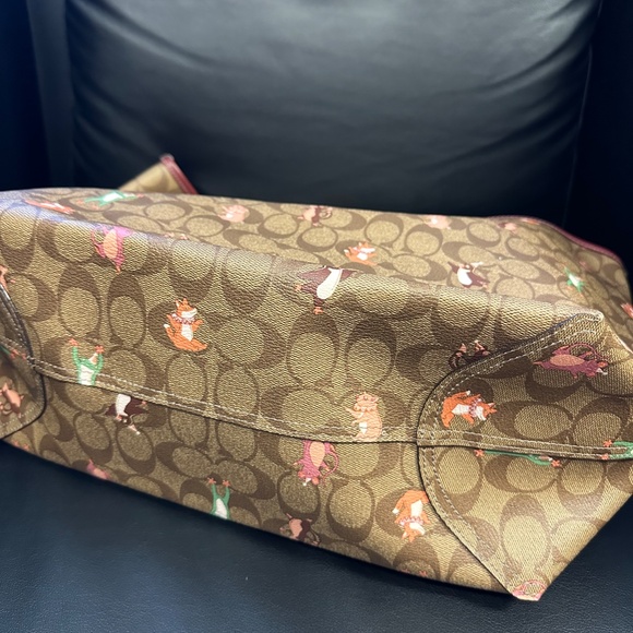 NWT! RARE! Coach F80246 Signature Party Animal Print Reversible City Tote - Picture 8 of 9